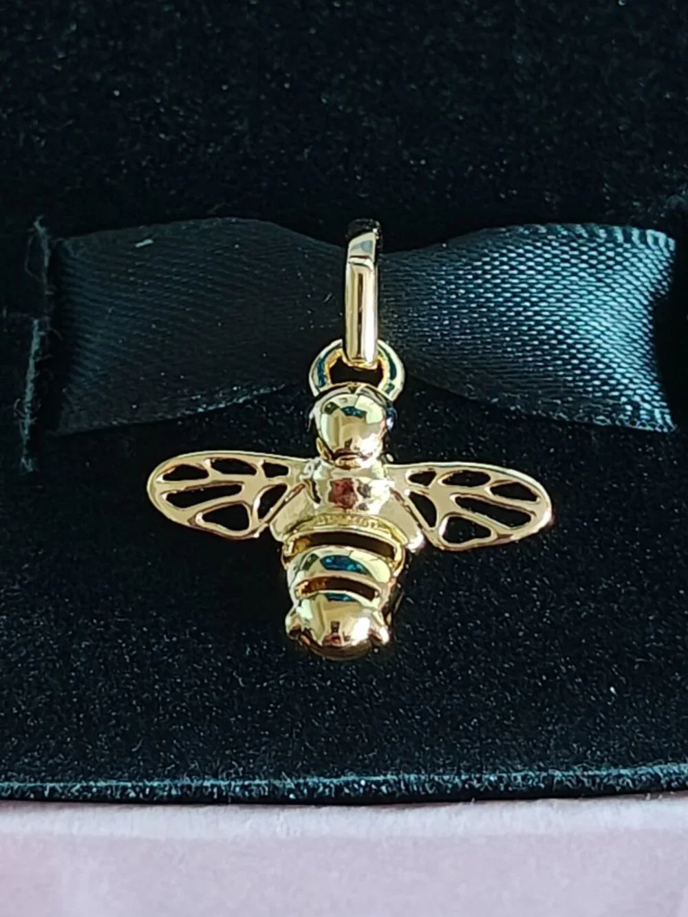 Authentic Pandora Gold Sparkling Bee Dangle Charm – 762672C01 14K Gold-Plated - Picture 5 of 13